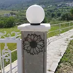 Dandelion Paros Iii *